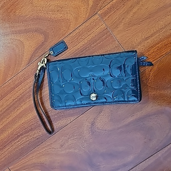 Coach Womens Signature Embossed Patent Leather Wristlet Wallet Teal Green EUC - Picture 2 of 9